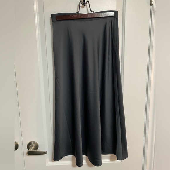 NWT H&M Satin Midi Skirt - Picture 1 of 3